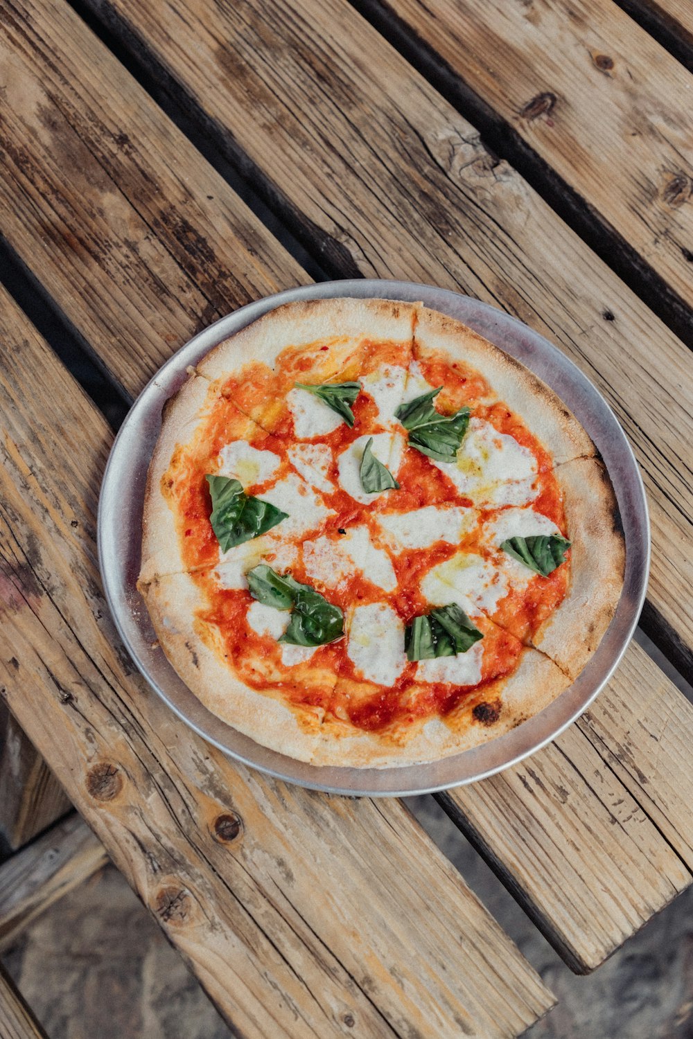 Pizza margherita tonda
